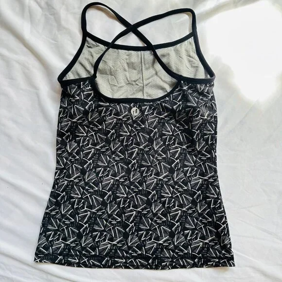 Low Eight Tank Top Built in Bra Active Wear Black & White Tank Size S - Picture 4 of 7